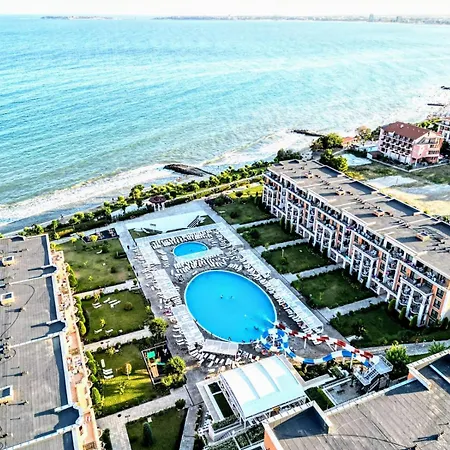 4* Sea - With Balcony شقة